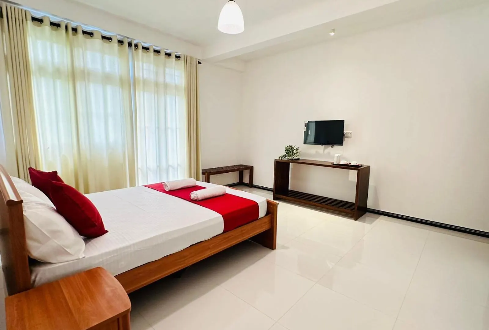 Kandy Lakeside Escape