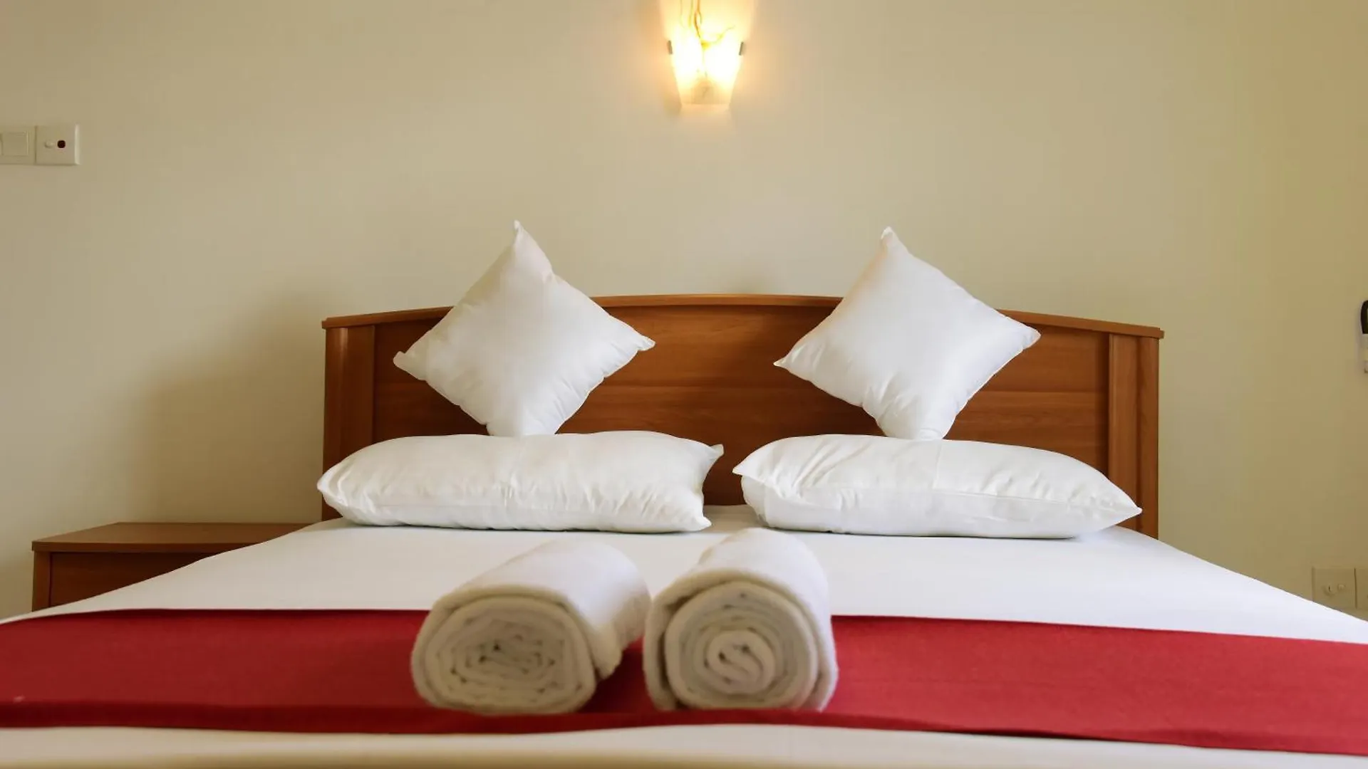 Kandy Lakeside Escape Bed & Breakfast